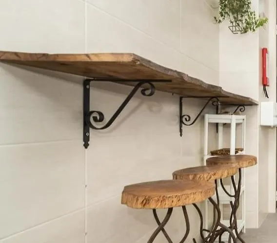 Rustic M2 R1 - Amazing Double With Shared Bathroom 3*