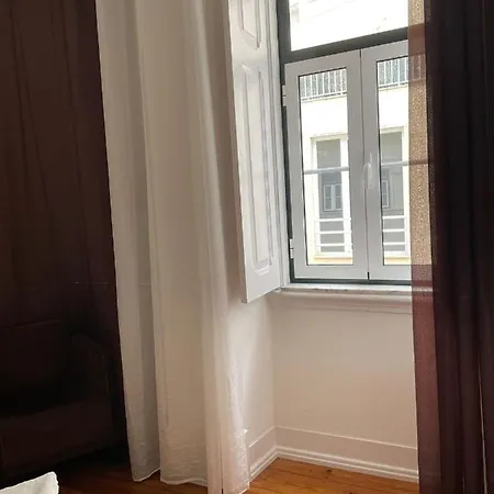Rustic M2 R1 - Amazing Double With Shared Bathroom 3* ליסבון