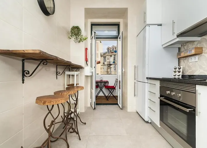 Guest house Rustic M2 R1 - Amazing Double With Shared Bathroom Lisbon