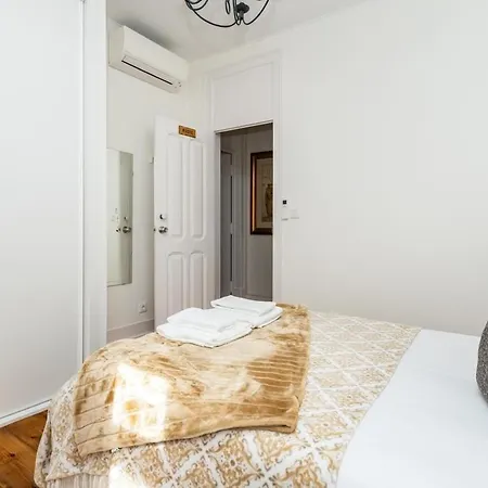 Rustic M2 R1 - Amazing Double With Shared Bathroom 3*