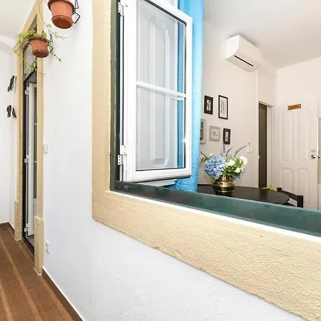 Rustic M2 R1 - Amazing Double With Shared Bathroom * Lisboa